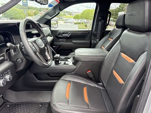 Used 2025 GMC Sierra 1500 AT4 w/ Technology Package AWD/4WD image 9