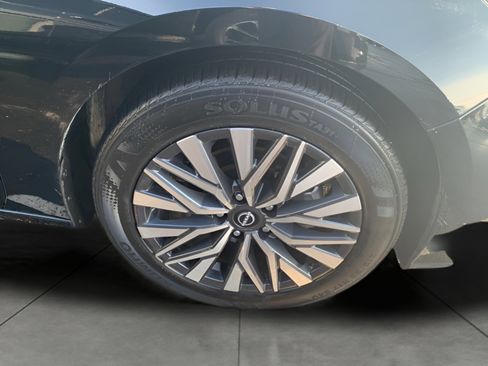 Used 2024 Nissan Altima 2.5 SV image 18