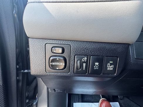 Used 2015 Toyota RAV4 Limited image 34