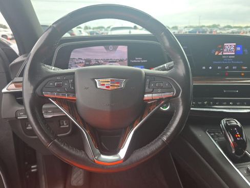 Used 2023 Cadillac Escalade Premium Luxury AWD/4WD image 11