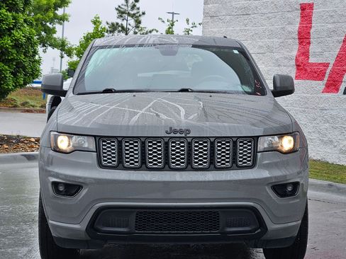 Used 2020 Jeep Grand Cherokee Altitude RWD image 2