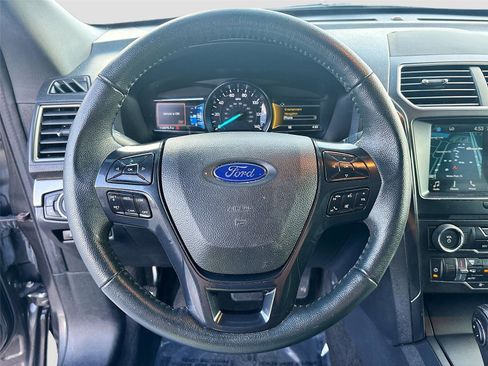 Used 2018 Ford Explorer XLT w/ Equipment Group 201A image 12
