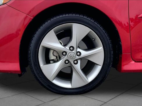 Used 2014 Toyota Camry SE w/ Moonroof Package FWD image 11