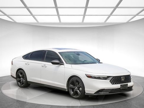 Used 2024 Honda Accord Sport image 4