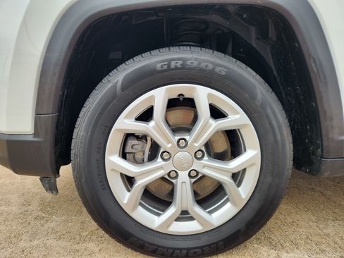 Used 2024 Jeep Compass Latitude AWD/4WD image 11