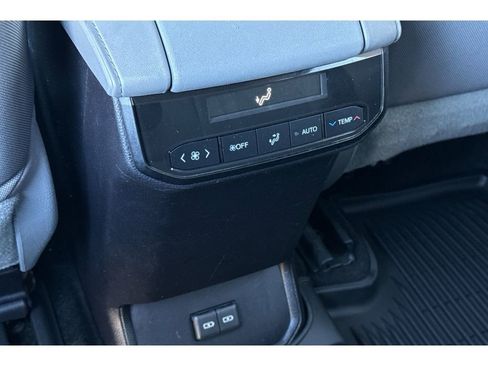 Used 2023 Toyota Highlander LE image 14