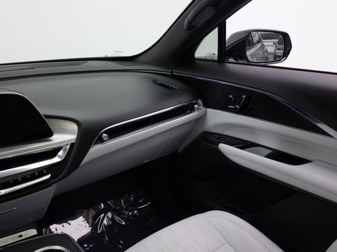 Used 2024 Cadillac Lyriq Luxury RWD image 31