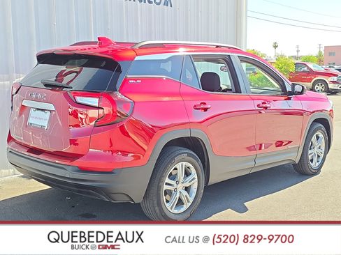 Used 2024 GMC Terrain SLE w/ Driver Convenience Package FWD image 7
