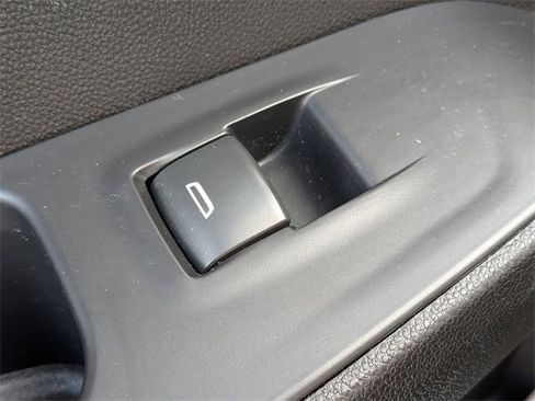 Used 2021 Chevrolet Traverse LT image 28