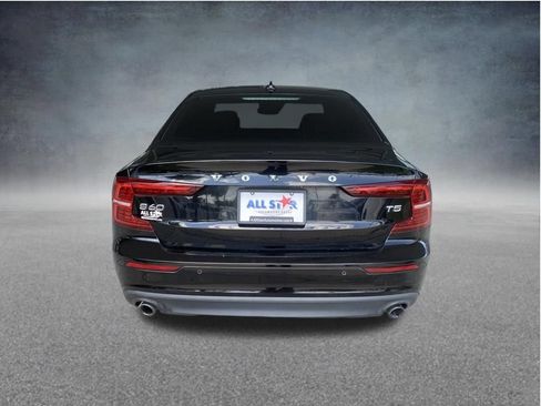 Used 2020 Volvo S60 T5 Momentum FWD image 7