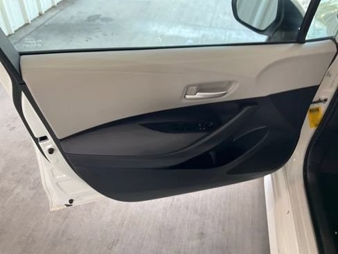Used 2020 Toyota Corolla LE FWD image 3