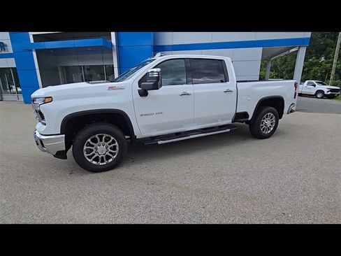 New 2026 Chevrolet Silverado 2500 LTZ w/ LTZ Convenience Package AWD/4WD image 4