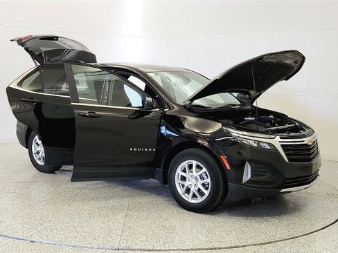 Used 2024 Chevrolet Equinox LT w/ LPO, Floor Liner Package FWD image 9