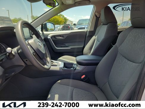 Used 2021 Toyota RAV4 XLE w/ Convenience Package FWD image 25