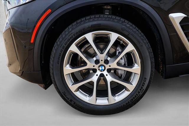 Used 2024 BMW X5 xDrive40i w/ Premium Package AWD/4WD image 9