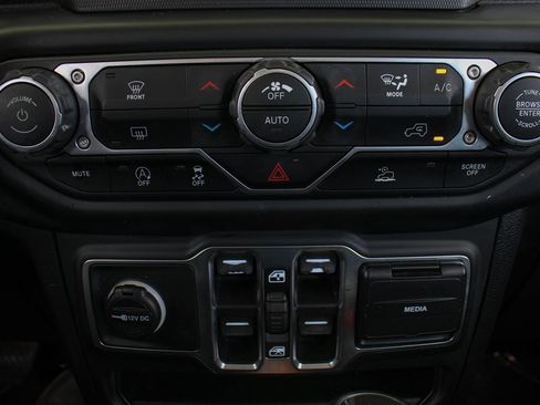 Used 2021 Jeep Wrangler Unlimited Sport image 32