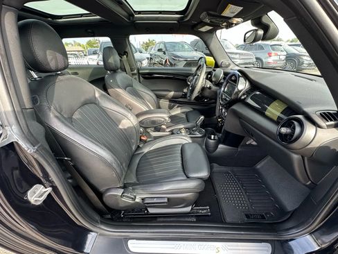 Used 2021 MINI Cooper SE w/ 8.8" Touchscreen Nav Package image 14