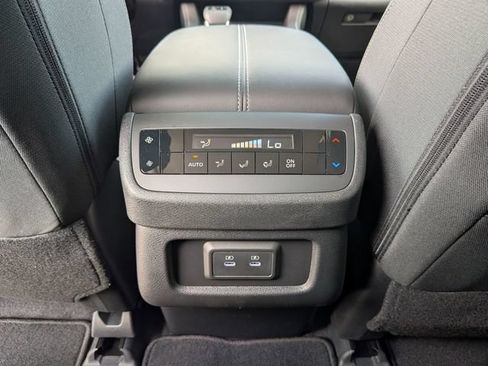 Used 2026 Nissan Pathfinder SV w/ SV Premium Package FWD image 35