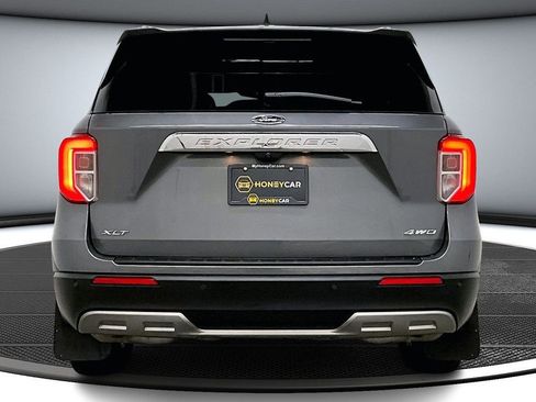 Used 2023 Ford Explorer XLT w/ Equipment Group 202A image 5