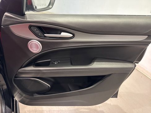 Used 2023 Alfa Romeo Stelvio Veloce image 40