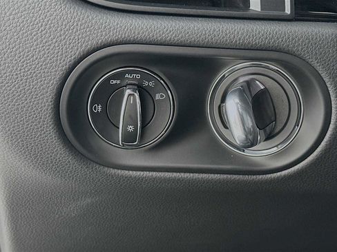 Certified 2025 Porsche Macan image 13