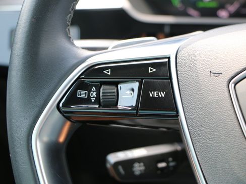Used 2022 Audi e-tron Premium w/ Convenience Plus Package AWD/4WD image 19