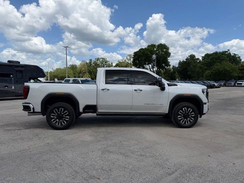 Used 2024 GMC Sierra 2500 Denali Ultimate image 9