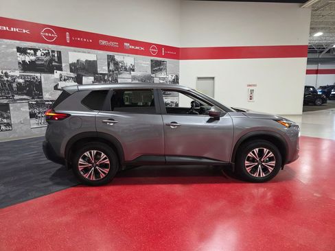 Used 2023 Nissan Rogue SV AWD/4WD image 2
