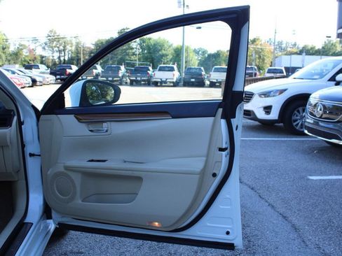Used 2014 Lexus ES 300h w/ Luxury Package w/Bamboo Trim FWD image 30