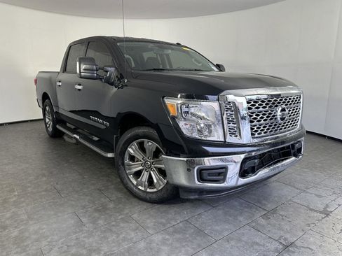 Used 2019 Nissan Titan SV w/ SV Convenience Package AWD/4WD image 4