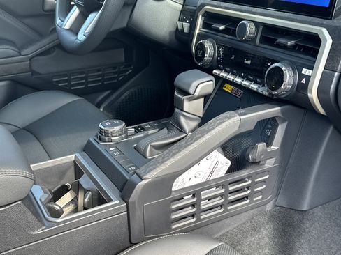 New 2025 Toyota Tacoma Limited AWD/4WD image 38