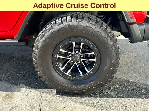 Used 2025 Jeep Wrangler Unlimited Rubicon AWD/4WD image 9