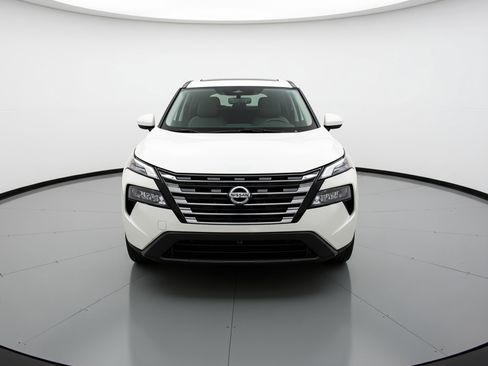 Used 2025 Nissan Rogue SV image 2