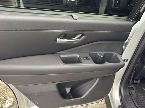 Used 2025 Nissan Pathfinder SL w/ SL Premium Package FWD image 16