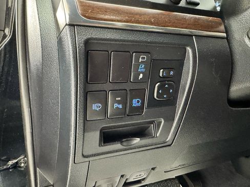 Used 2021 Toyota Land Cruiser AWD/4WD image 18
