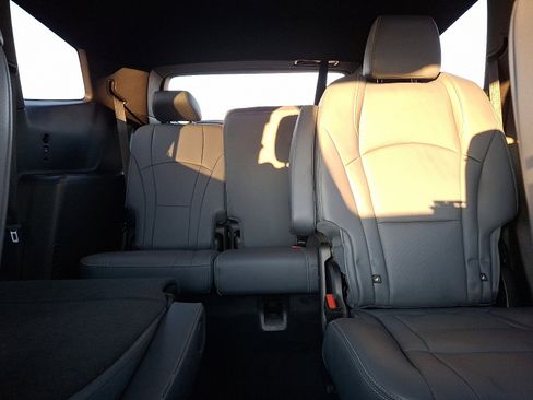 Certified 2023 Buick Enclave Essence image 19