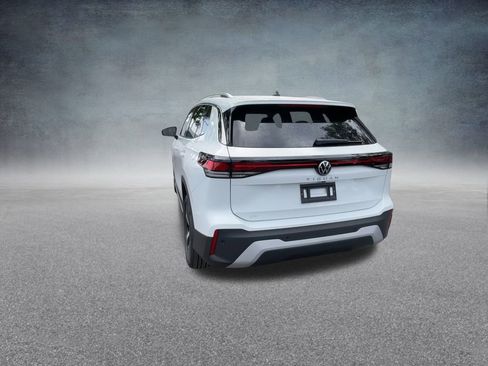 New 2025 Volkswagen Tiguan SE image 18
