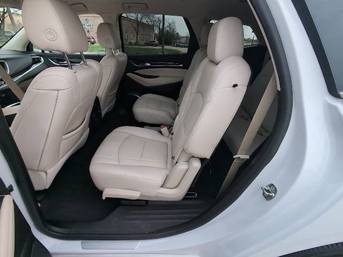 Used 2024 Buick Enclave Essence image 14