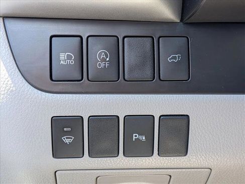 Used 2018 Toyota Highlander Limited FWD image 17
