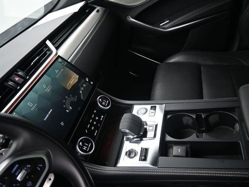 Used 2024 Jaguar F-PACE R-Dynamic S image 19