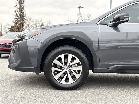 Used 2025 Subaru Outback Premium image 9
