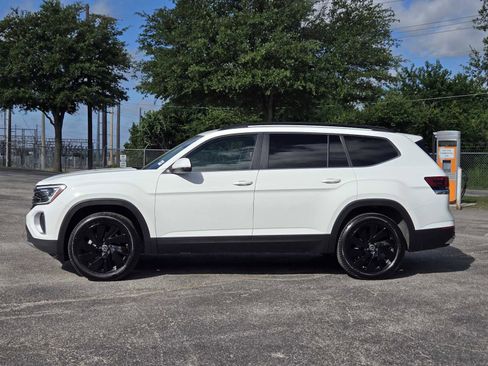 Used 2024 Volkswagen Atlas SE FWD image 4