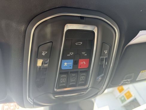 Used 2026 Jeep Grand Cherokee Limited AWD/4WD image 28