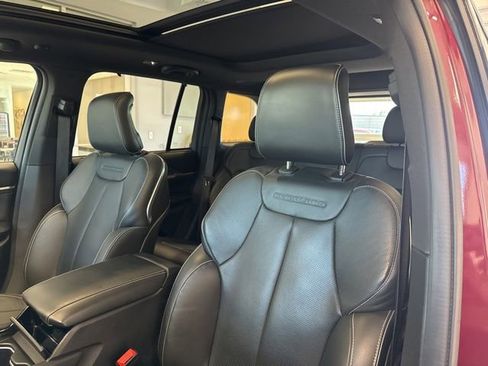 Used 2024 Jeep Grand Cherokee Overland w/ Luxury Tech Group IV AWD/4WD image 16