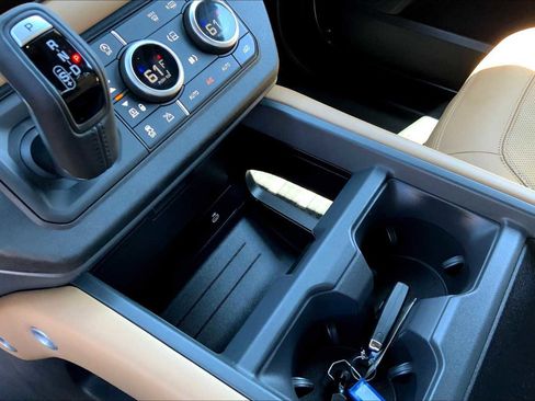 New 2025 Land Rover Defender 90 X-Dynamic SE image 6