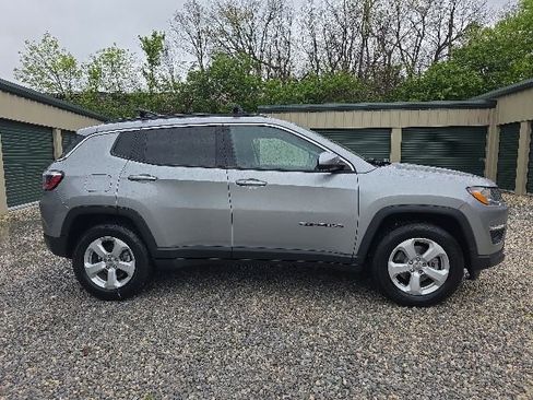 Used 2020 Jeep Compass Latitude w/ Cold Weather Group AWD/4WD image 6
