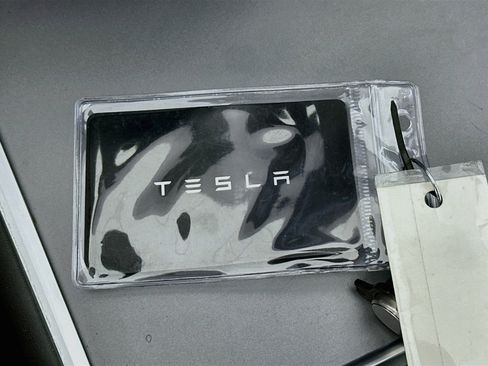 Used 2021 Tesla Model Y Long Range AWD/4WD image 25