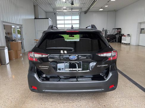 Used 2023 Subaru Outback Premium AWD/4WD image 4