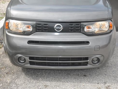 Used 2010 Nissan Cube 1.8 SL w/ Interior Designer Pkg FWD image 24