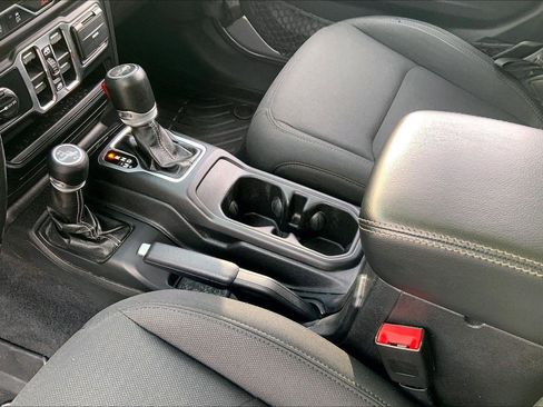 Used 2019 Jeep Wrangler Unlimited Sahara image 14